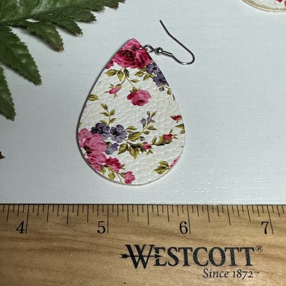 Leather Earrings Teardrop Floral Earrings - Picture 6 of 6